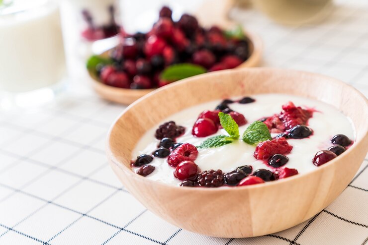 yogurt with mixed berries